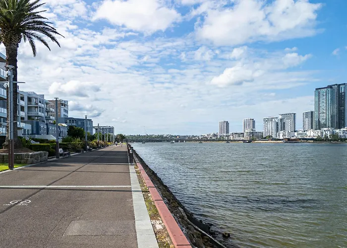 Scenic Skyline View2Br Apt Close To Olympicpark
