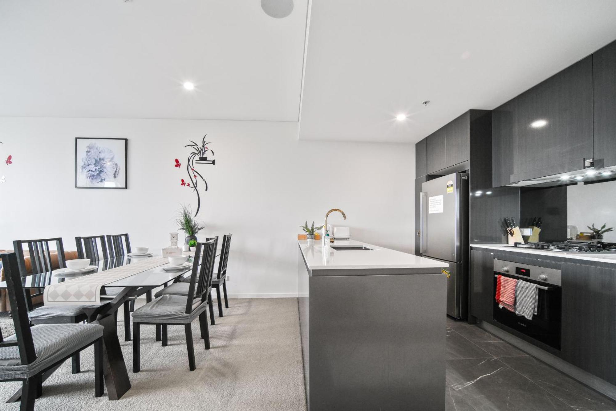 Scenic Skyline View2br Close To Olympicpark Sydney