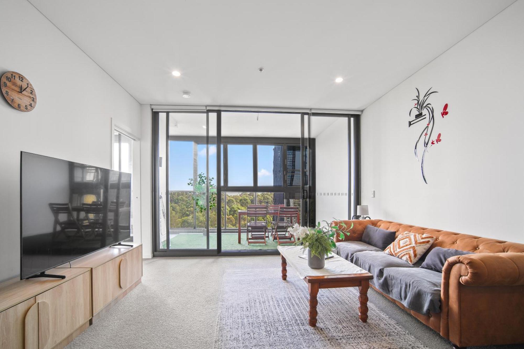 Scenic Skyline View2br Close To Olympicpark *